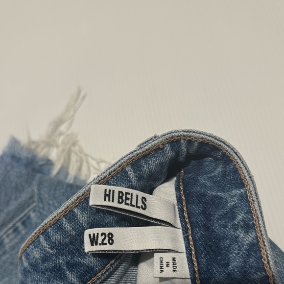 WRANGLER X URBAN OUTFITTERS - Hi Bells Light Blue Wash  Jeans Size 28 - Picture 11 of 13